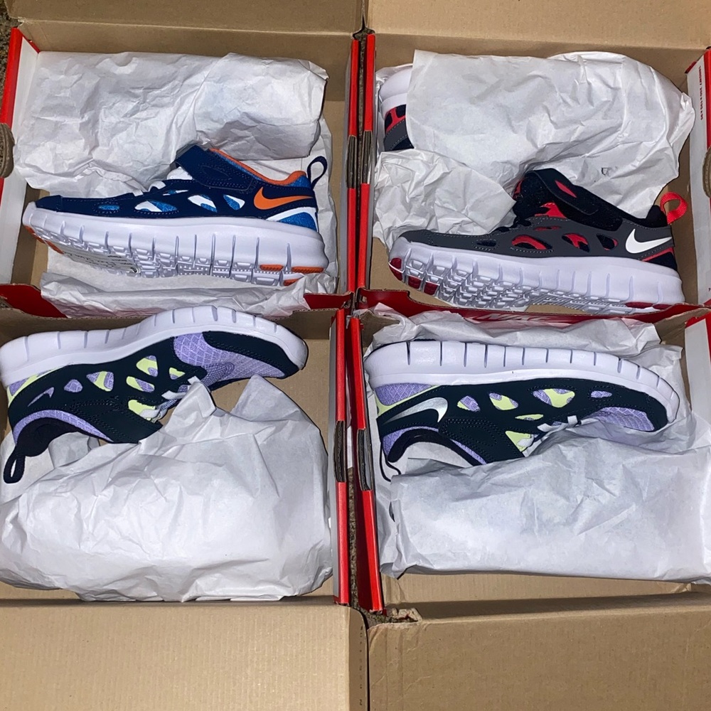 (1 PAIR !) Nike Running shoes - boys size 1 - BRAND NEW